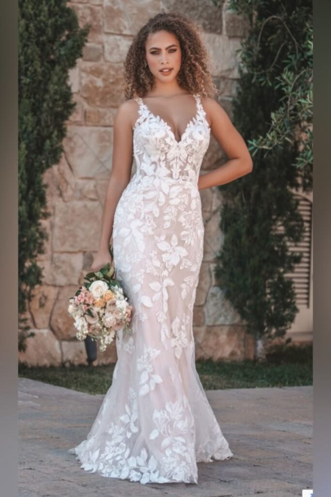 Lace Wedding Dress With Floral Appliquรฉs